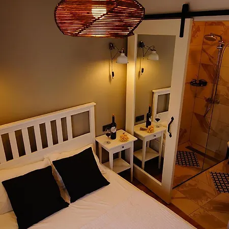 Achilles Hotel *